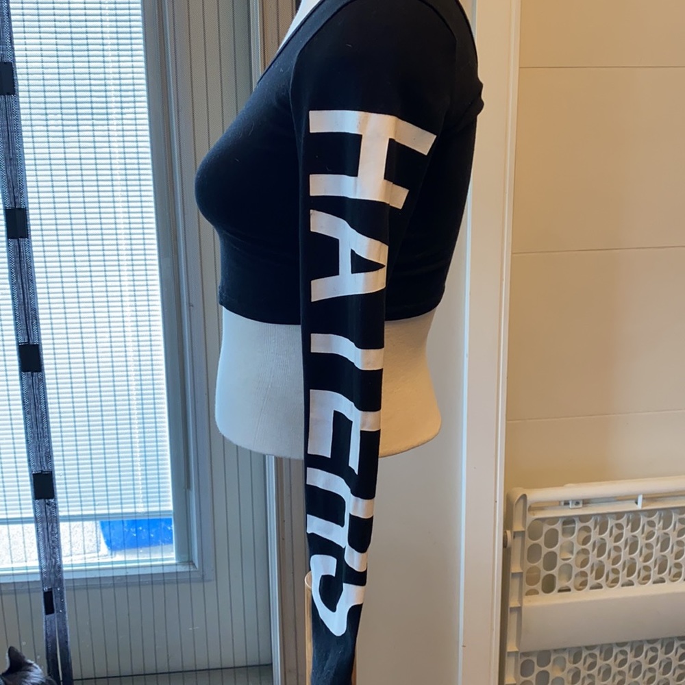 Lovers / Haters Long Sleeve Crop Top - Picture 4 of 7